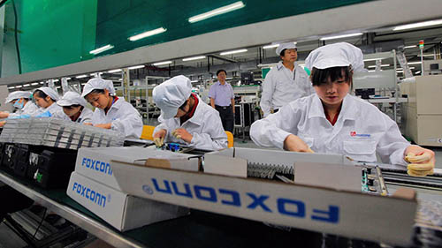 Hiện tại, hầu hết iPhone được sản xuất/lắp ráp bởi Foxconn hoặc Pegatron tại các nhà máy ở Thâm Quyến và Thượng Hải, Trung Quốc.